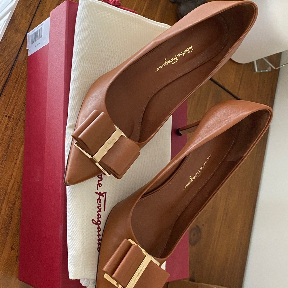 Ferragamo Zeri 70 pumps- new. Size 38.5